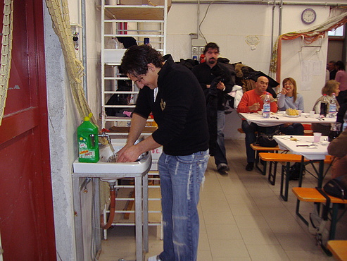CHI MANGIA E CHI LAVORA